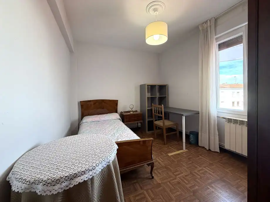 Bedroom of Flat for sale in Vitoria - Gasteiz  with Heating, Storage room and Furnished