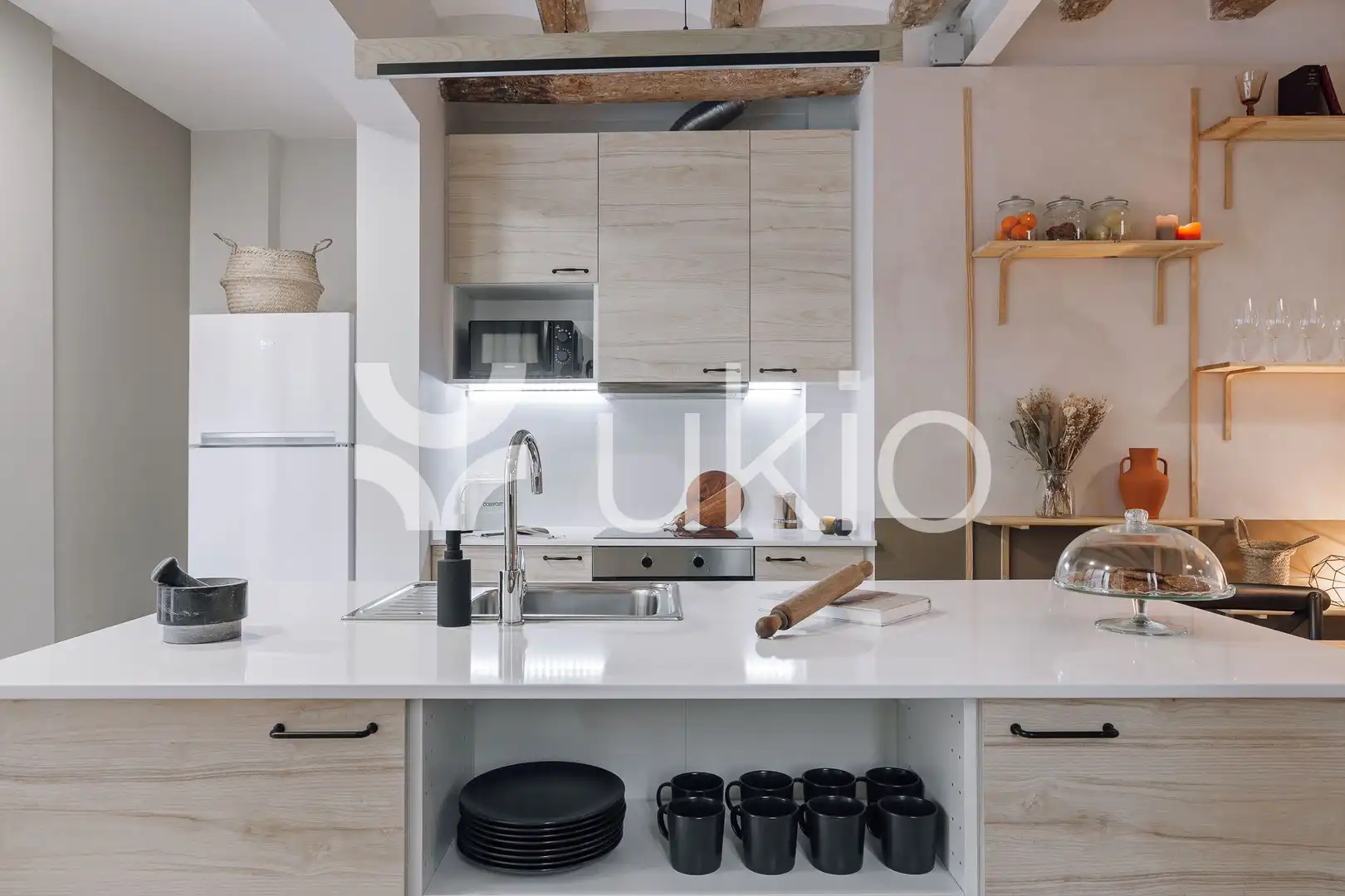 Cuina de Apartament de lloguer en Barcelona amb Aire condicionat, Moblat i Rentadora