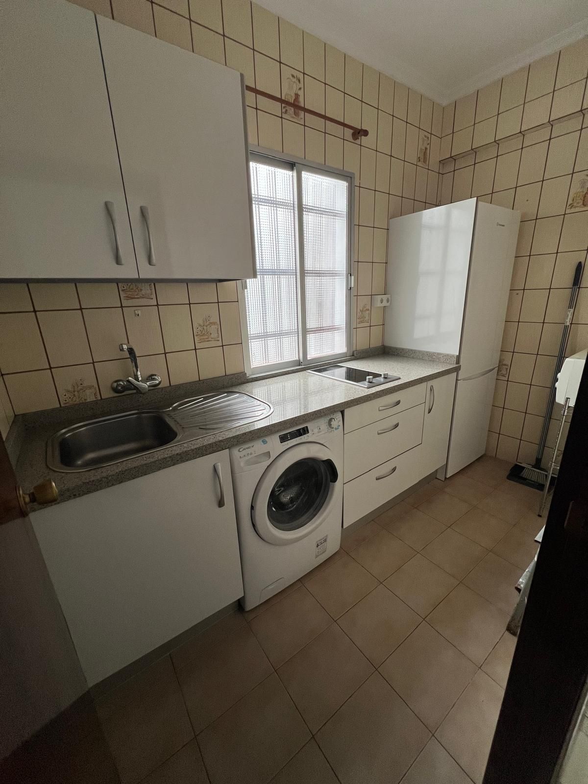 Cuina de Pis de lloguer en  Sevilla Capital amb Aire condicionat, Terrassa i Moblat