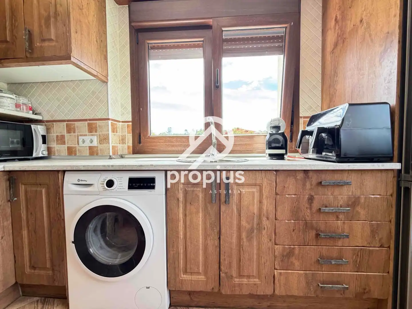 Cuina de Casa o xalet en venda en Sariego amb Calefacció, Parquet i Traster