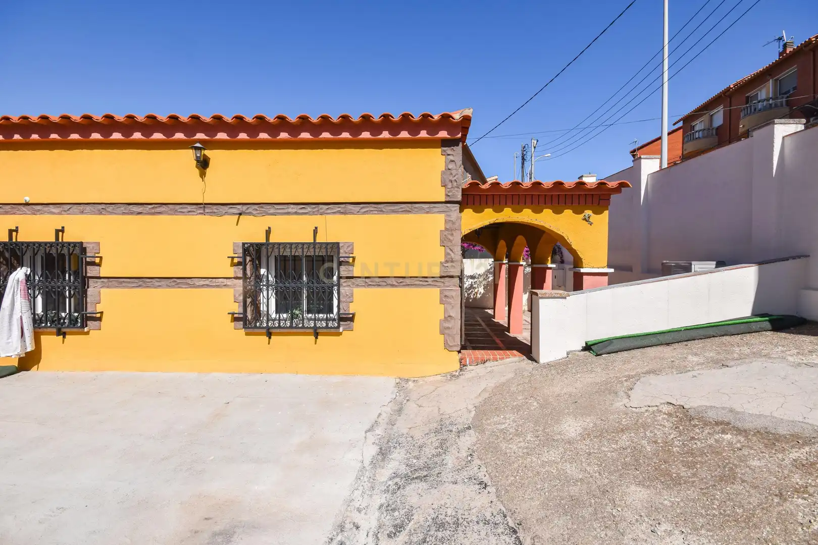 Exterior view of Houses for sale in Sant Vicenç Dels Horts  with Air Conditioner, Private garden and Storage room