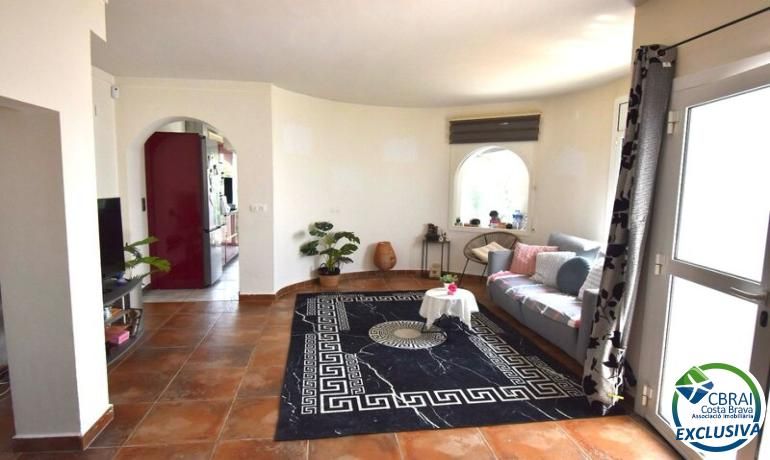 Sala d'estar de Casa adosada en venda en Empuriabrava amb Calefacció, Jardí privat i Traster