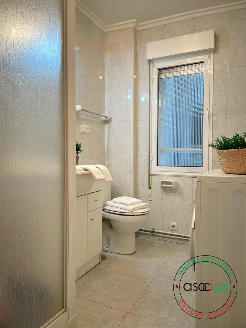 Badezimmer von Wohnung zum Verkauf in Gijón  mit Heizung und Balkon