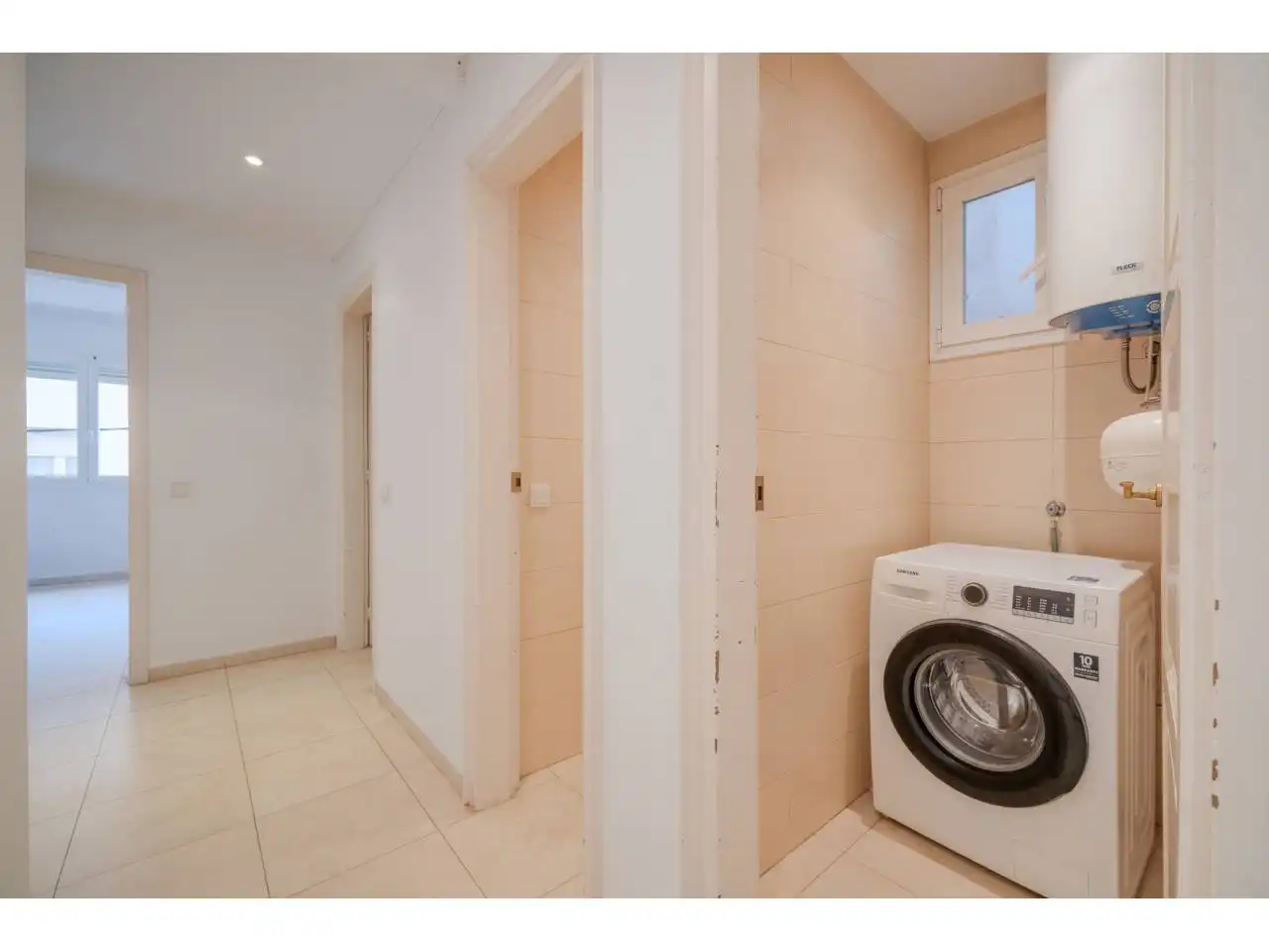 Piso en venta en Girona con Balcón