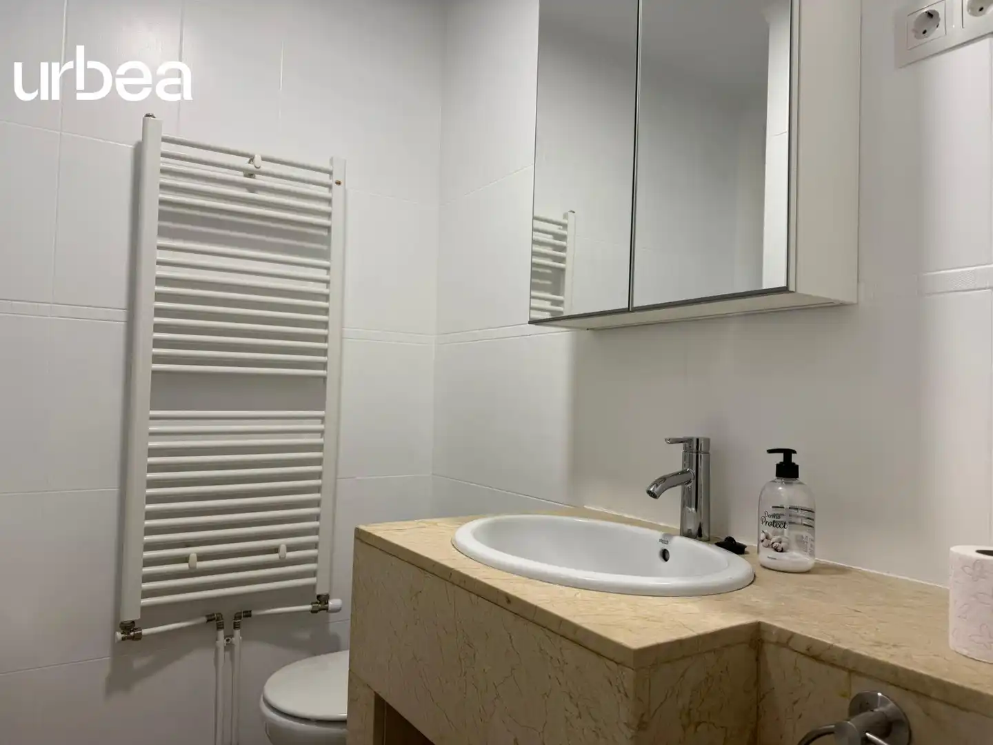 Bathroom of Flat for sale in Málaga  with Air Conditioner, Heating and Private garden