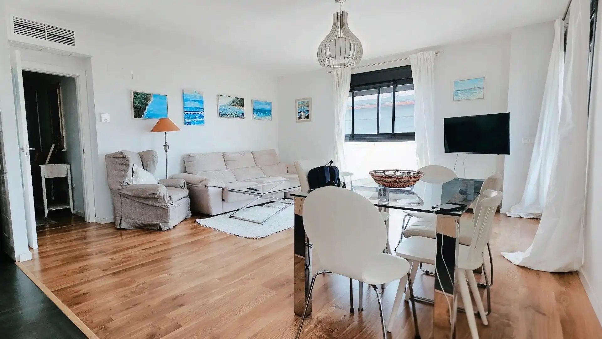 Sala d'estar de Pis en venda en San Juan de Aznalfarache amb Aire condicionat, Jardí privat i Parquet