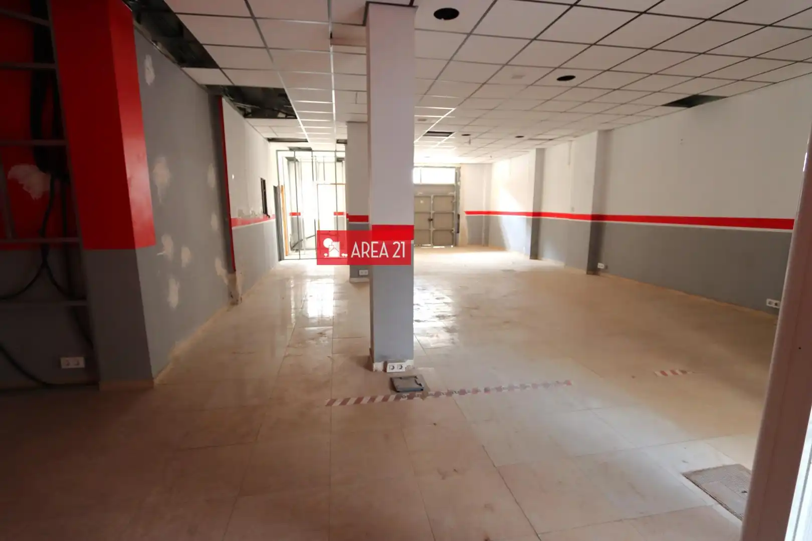 Local comercial de lloguer a Núcleo Urbano, imagen 3