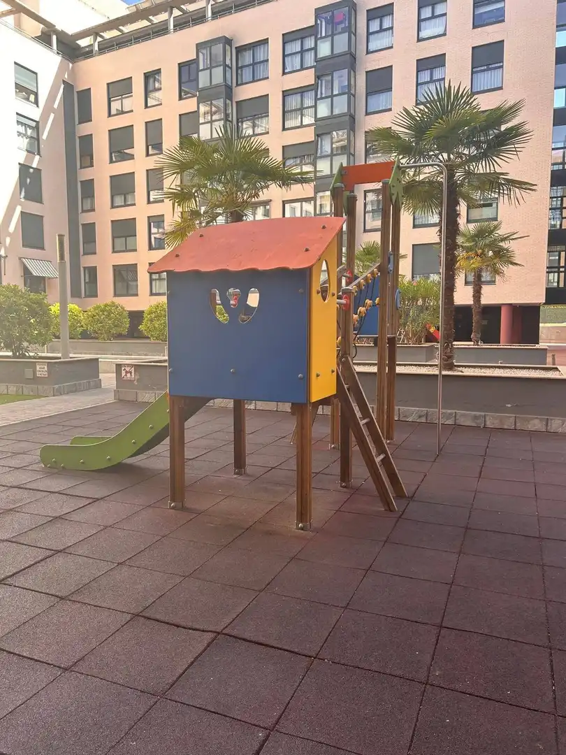 Vista exterior de Piso de alquiler en Madrid con Trastero y Piscina comunitaria