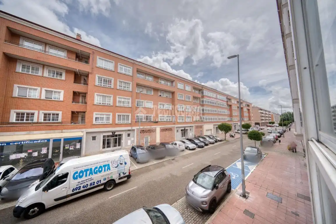 Vista exterior de Piso en venta en Laguna de Duero con Calefacción y Terraza