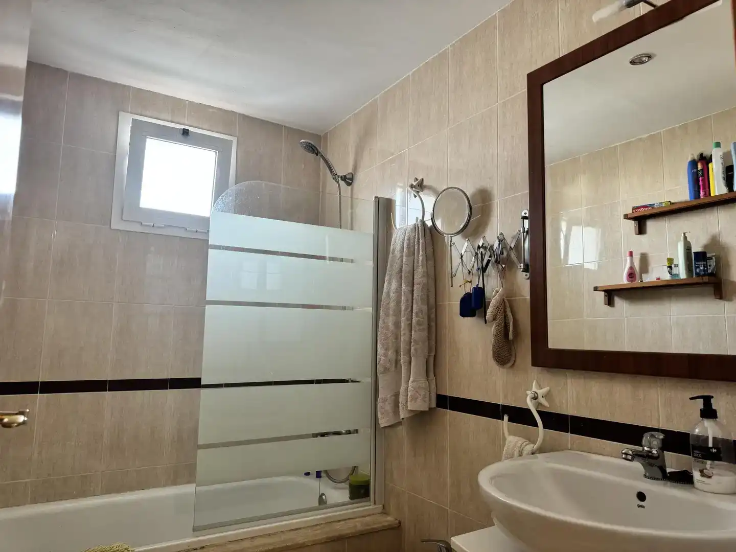 Bany de Pis en venda en  Almería Capital amb Aire condicionat, Piscina i Balcó