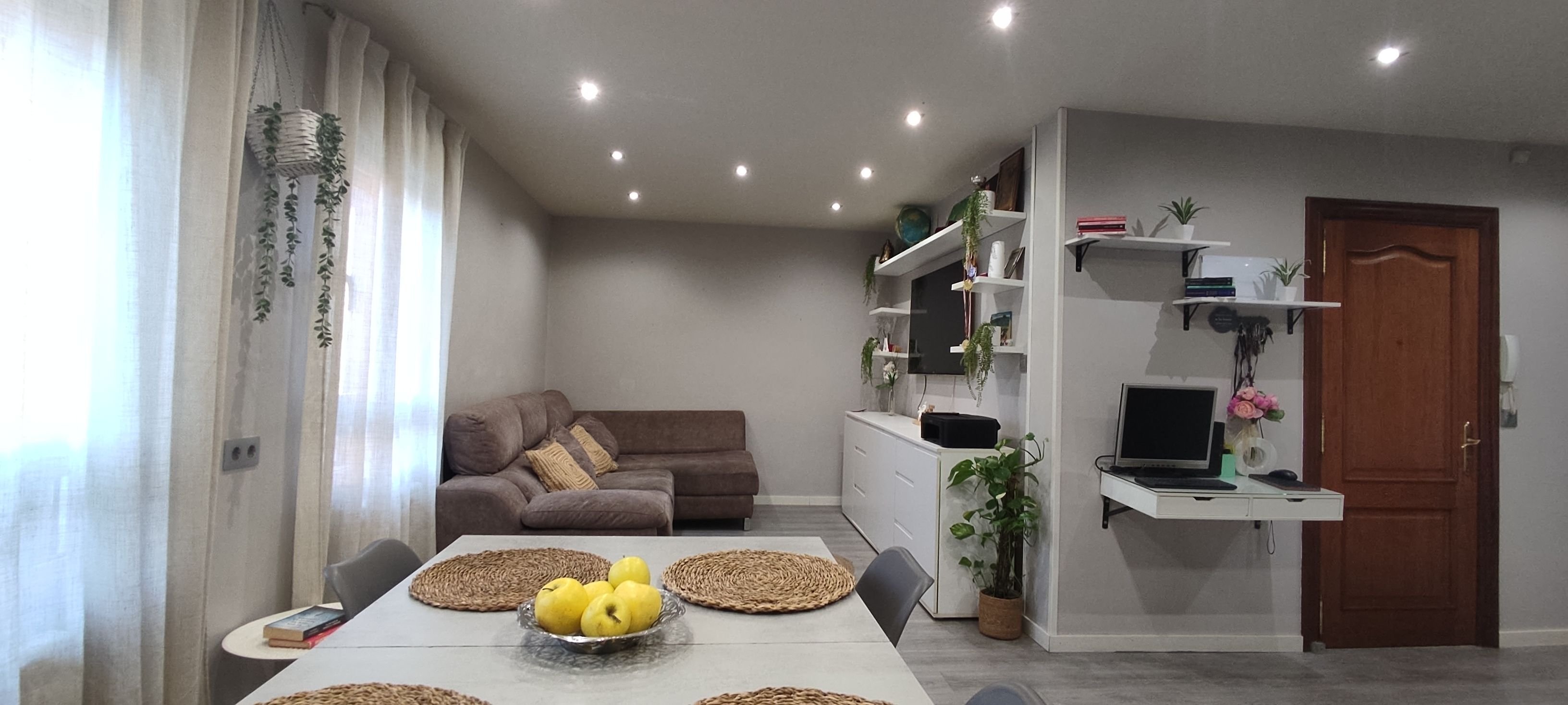 Wohnzimmer von Wohnungen zum verkauf in Quel mit Heizung, Möbliert und Ofen