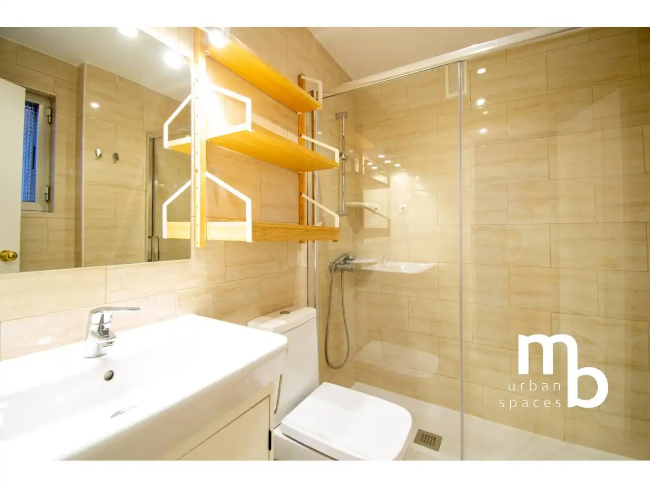 Baño de Piso de alquiler en Madrid con Aire acondicionado, Calefacción y Parquet