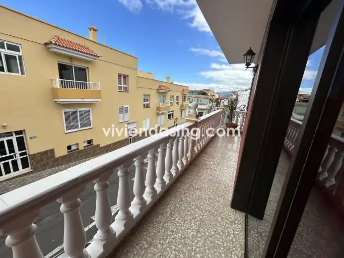 Vista exterior de Casa o chalet en venta en Los Realejos con Jardín privado, Terraza y Amueblado