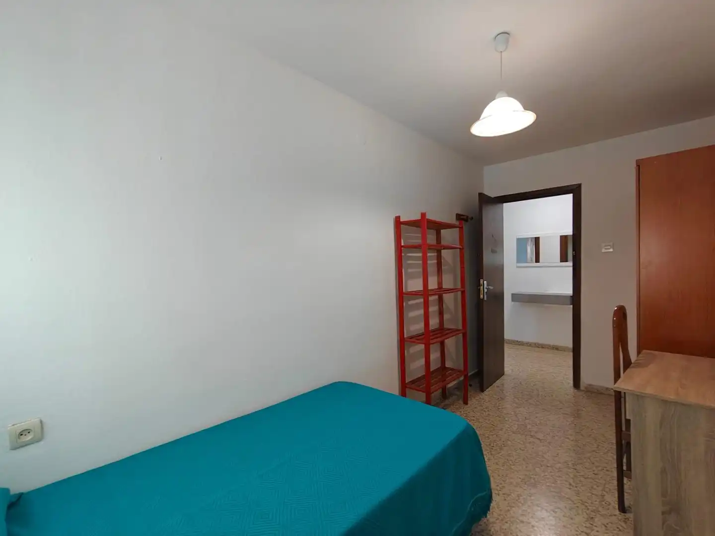 Schlafzimmer von Wohnung zur untervermieten in Granada mit Möbliert und Balkon