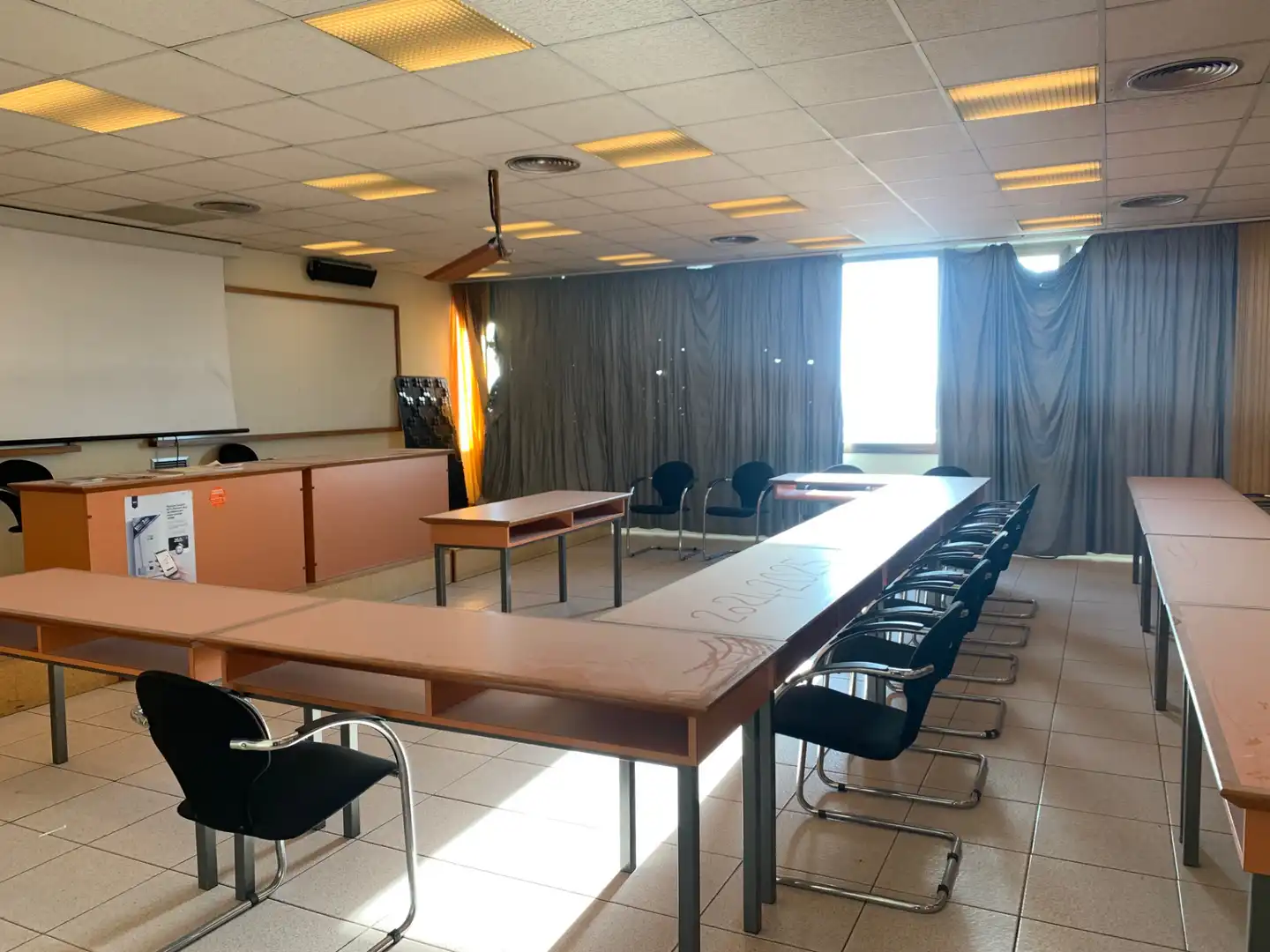 Oficina de alquiler en Gavà con Terraza, Trastero y Internet
