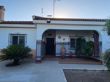 Chalet con piscina en venta en Palomares del Río