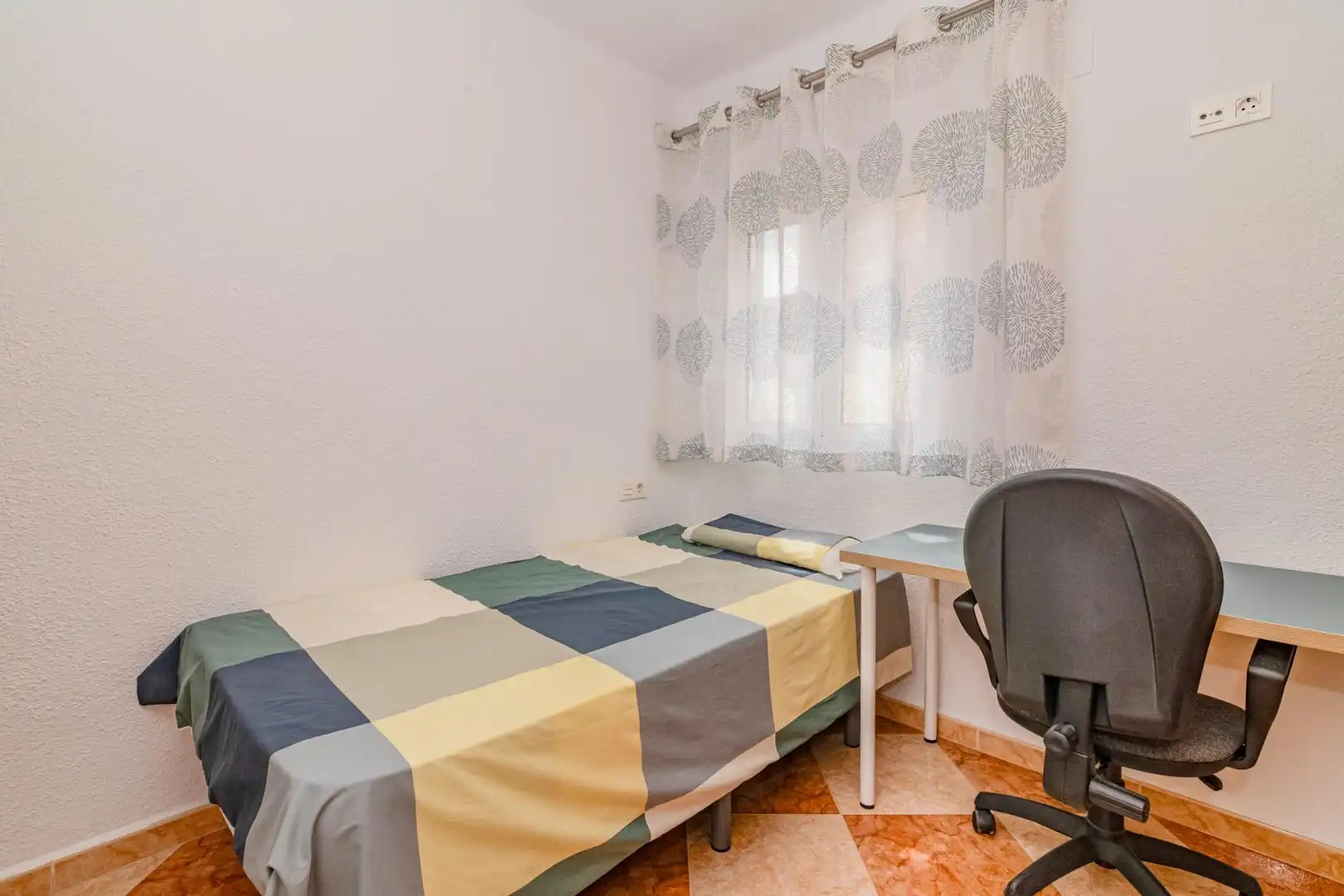 Bedroom of Flat for rent in Granada  with Furnished