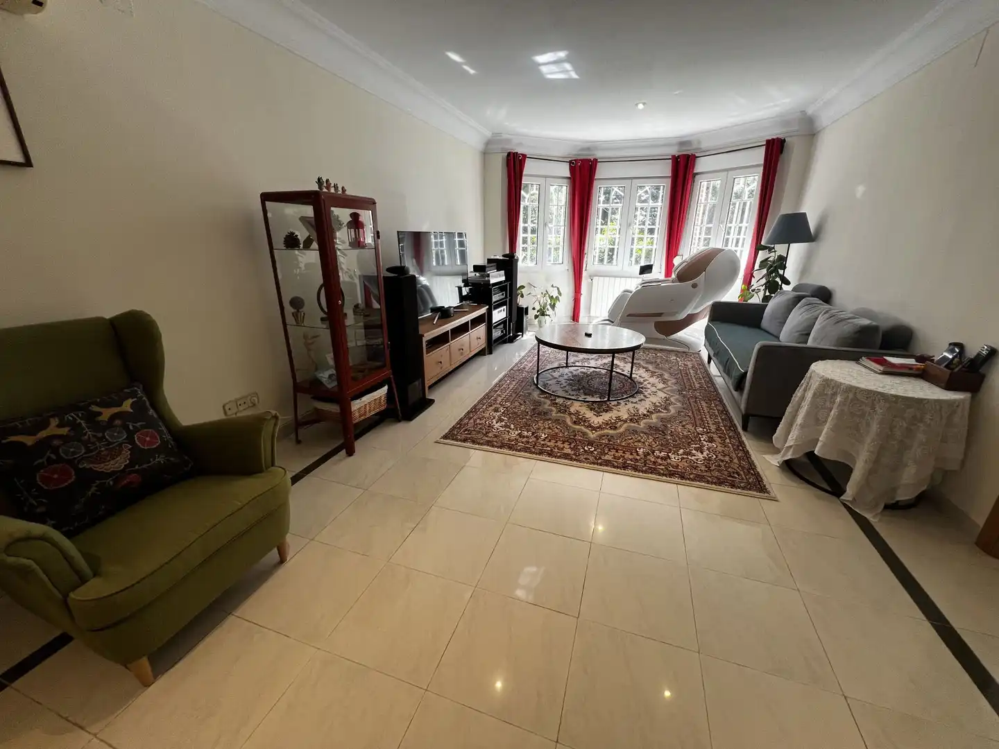 Sala d'estar de Casa o xalet en venda en Boadilla del Monte amb Aire condicionat, Jardí privat i Traster
