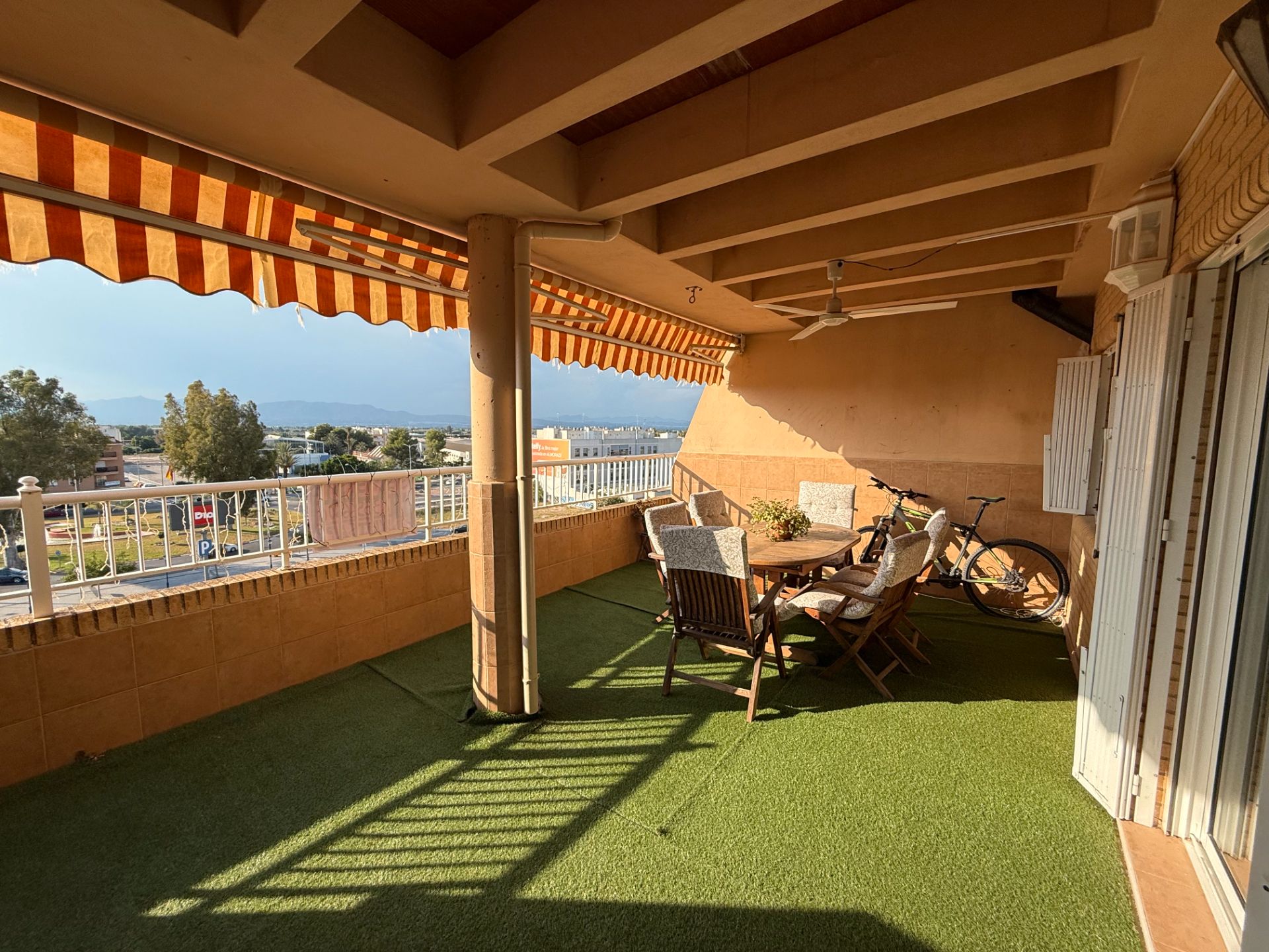 Terrasse von Dachboden zum verkauf in Almoradí mit Klimaanlage, Terrasse und Möbliert