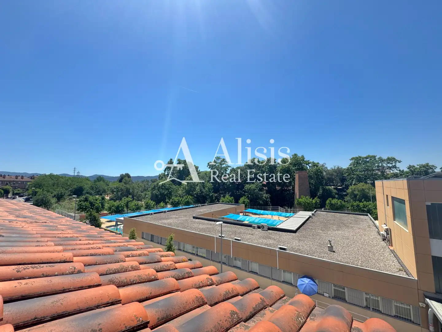 Vista exterior de Casa adosada de lloguer en Rubí amb Calefacció, Jardí privat i Balcó