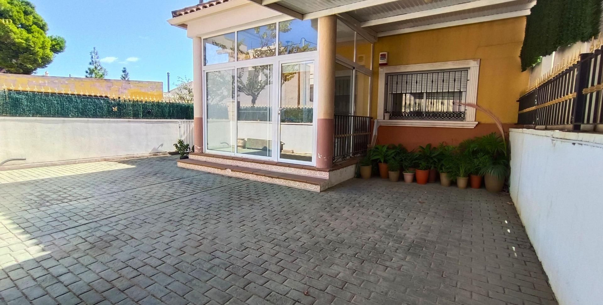 Vista exterior de Casa o xalet en venda en Hondón de los Frailes amb Aire condicionat, Jardí privat i Terrassa