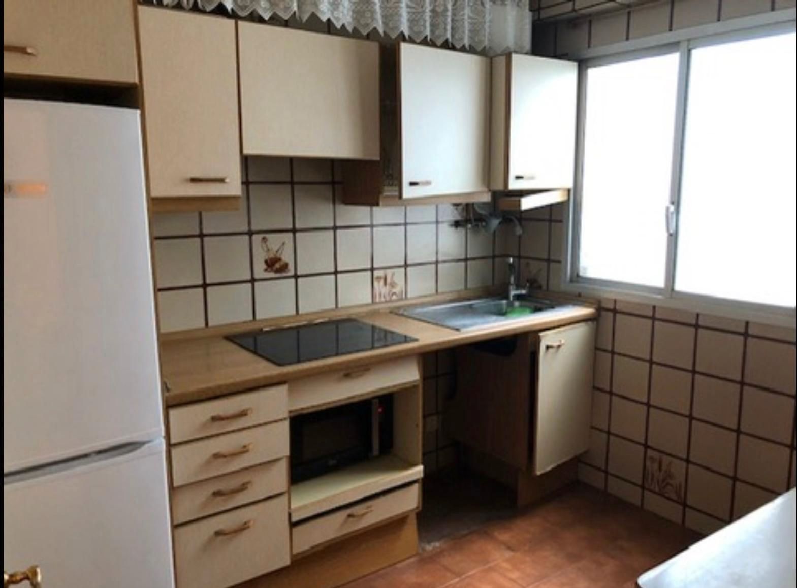 Kitchen of Flat to rent in  Zaragoza Capital  with Heating, Furnished and Oven