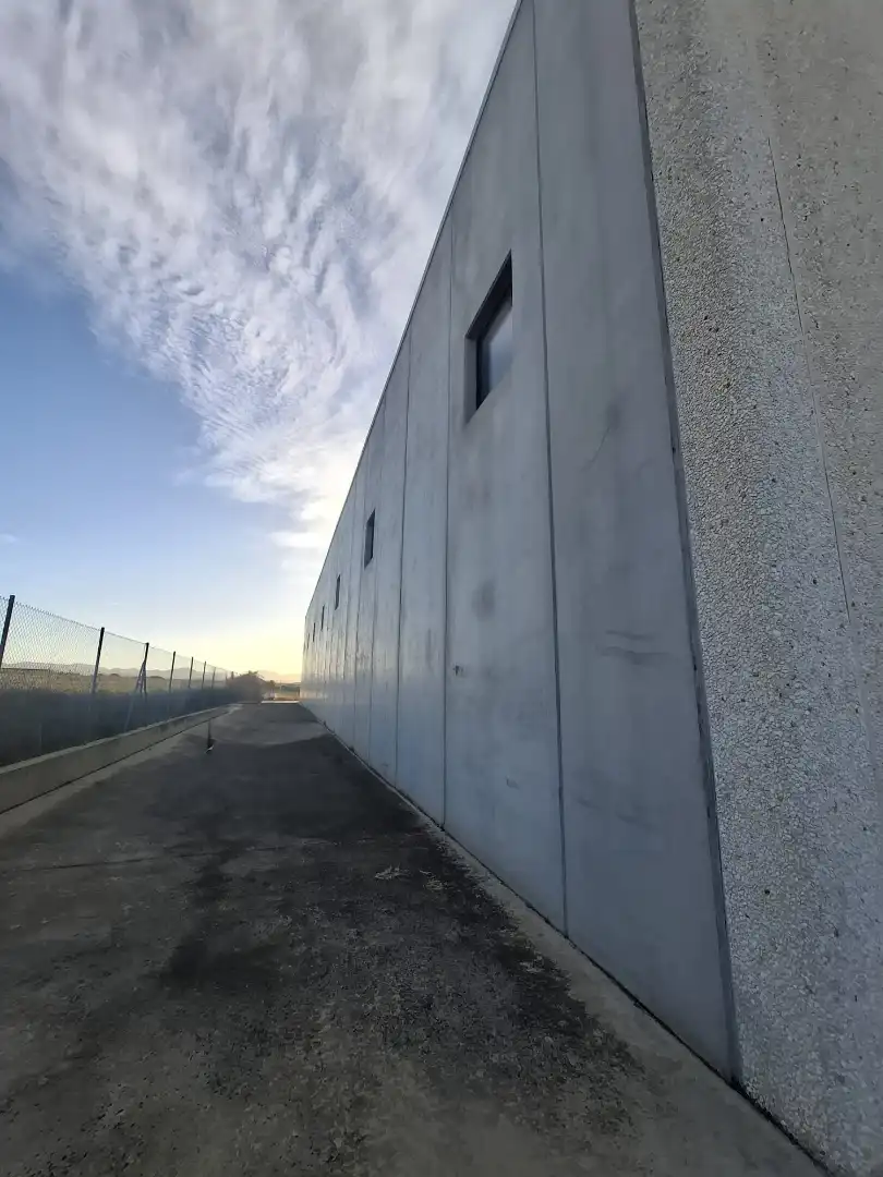 Vista exterior de Nave industrial en venta en Valls