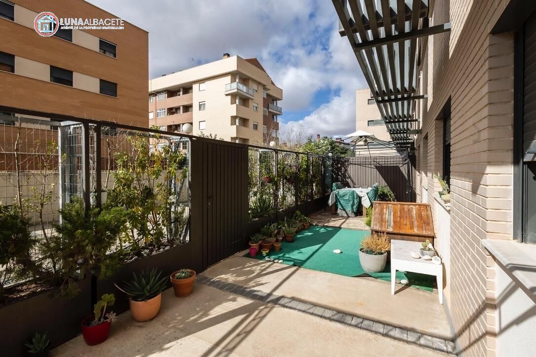 Terrace of Flat for sale in  Albacete Capital  with Heating, Private garden and Terrace