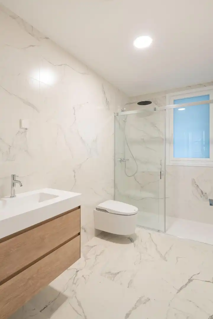 Bathroom of Flat for sale in A Coruña Capital   with Parquet flooring and Balcony