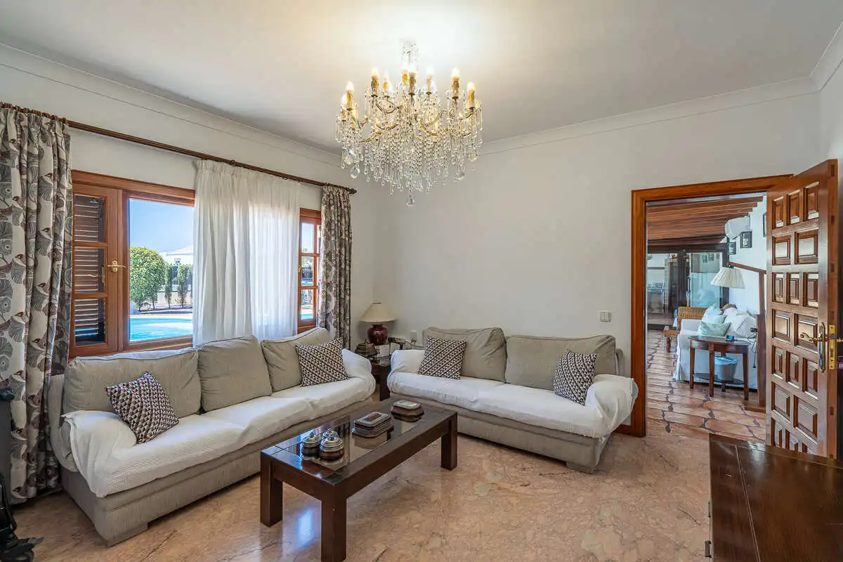 Sala d'estar de Casa o xalet en venda en Arrecife amb Jardí privat i Piscina