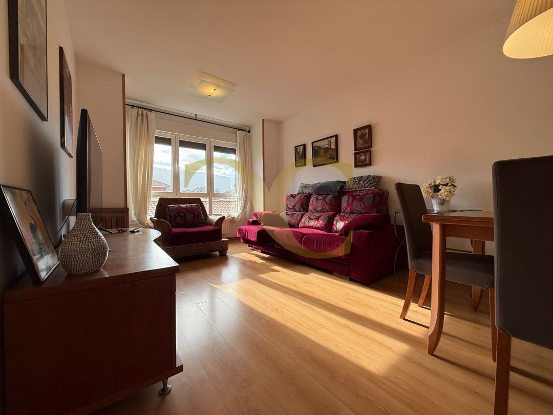 Vista exterior de Pis en venda en Llanes amb Calefacció i Traster