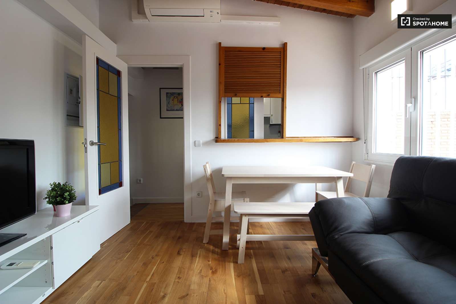 Apartment to share in Sol