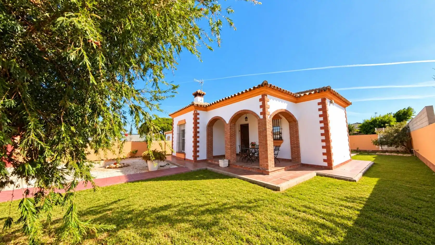 Vista exterior de Casa o chalet en venta en Chiclana de la Frontera