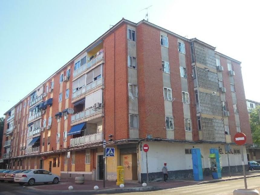 Vista exterior de Pis de lloguer en Alcalá de Henares amb Calefacció i Moblat