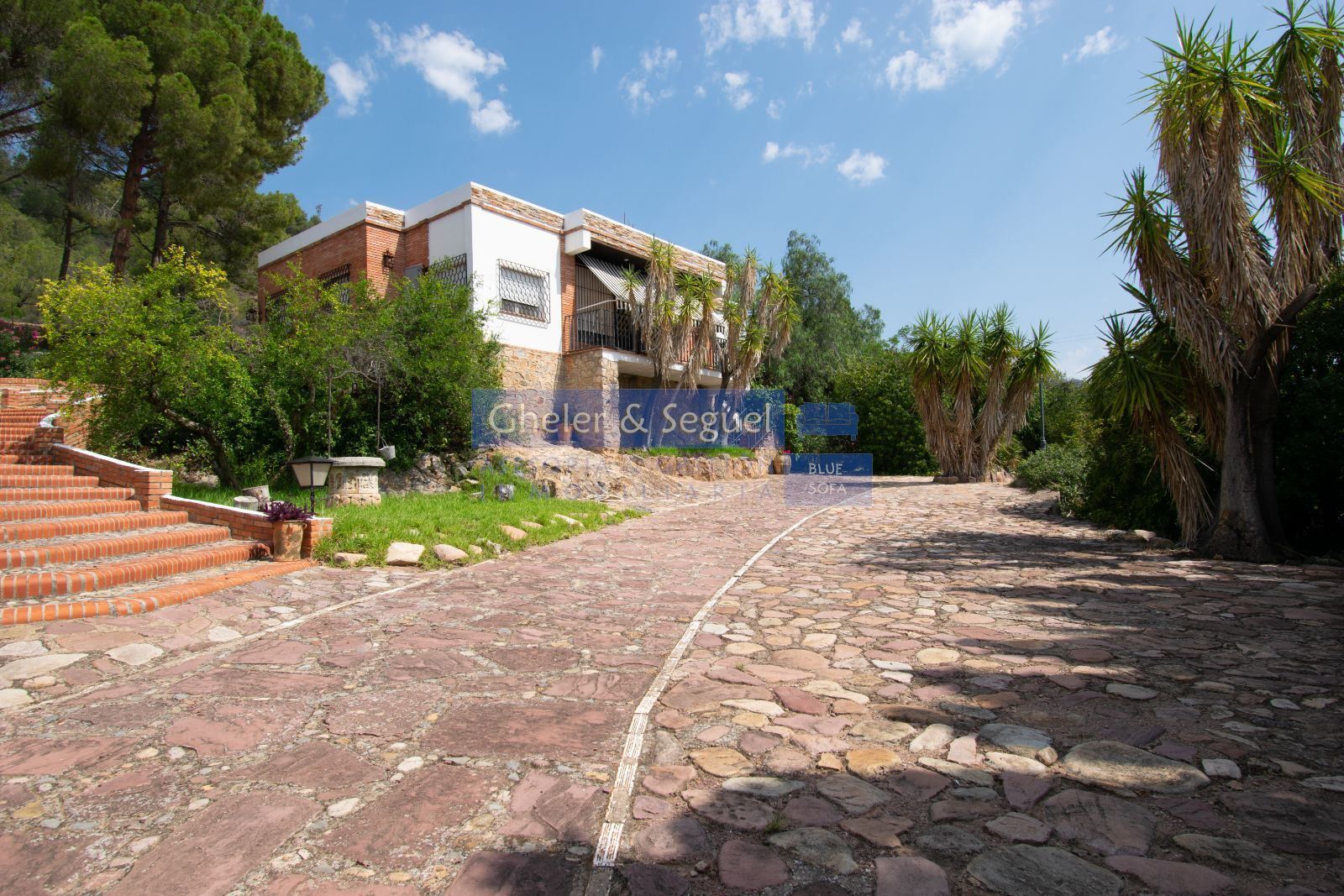 Vista exterior de Casa o xalet en venda en Castellnovo amb Calefacció, Terrassa i Piscina