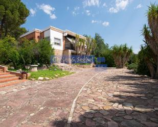 Vista exterior de Casa o xalet en venda en Castellnovo amb Calefacció, Terrassa i Piscina