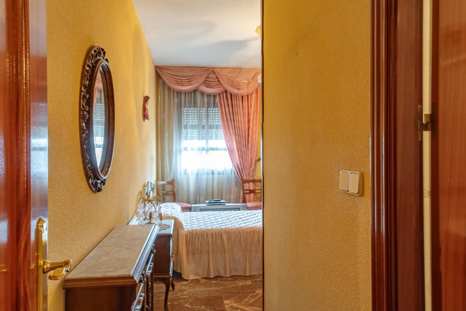 Habitación de Apartamento en venta en Linares con Terraza, Amueblado y Lavadora