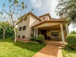 Vista exterior de Casa o chalet para compartir en Málaga con Aire acondicionado, Jardín privado y Piscina