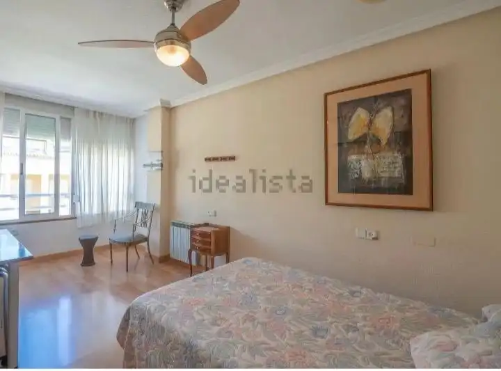 Habitación de Casa adosada en venta en Alicante / Alacant con Aire acondicionado, Calefacción y Jardín privado