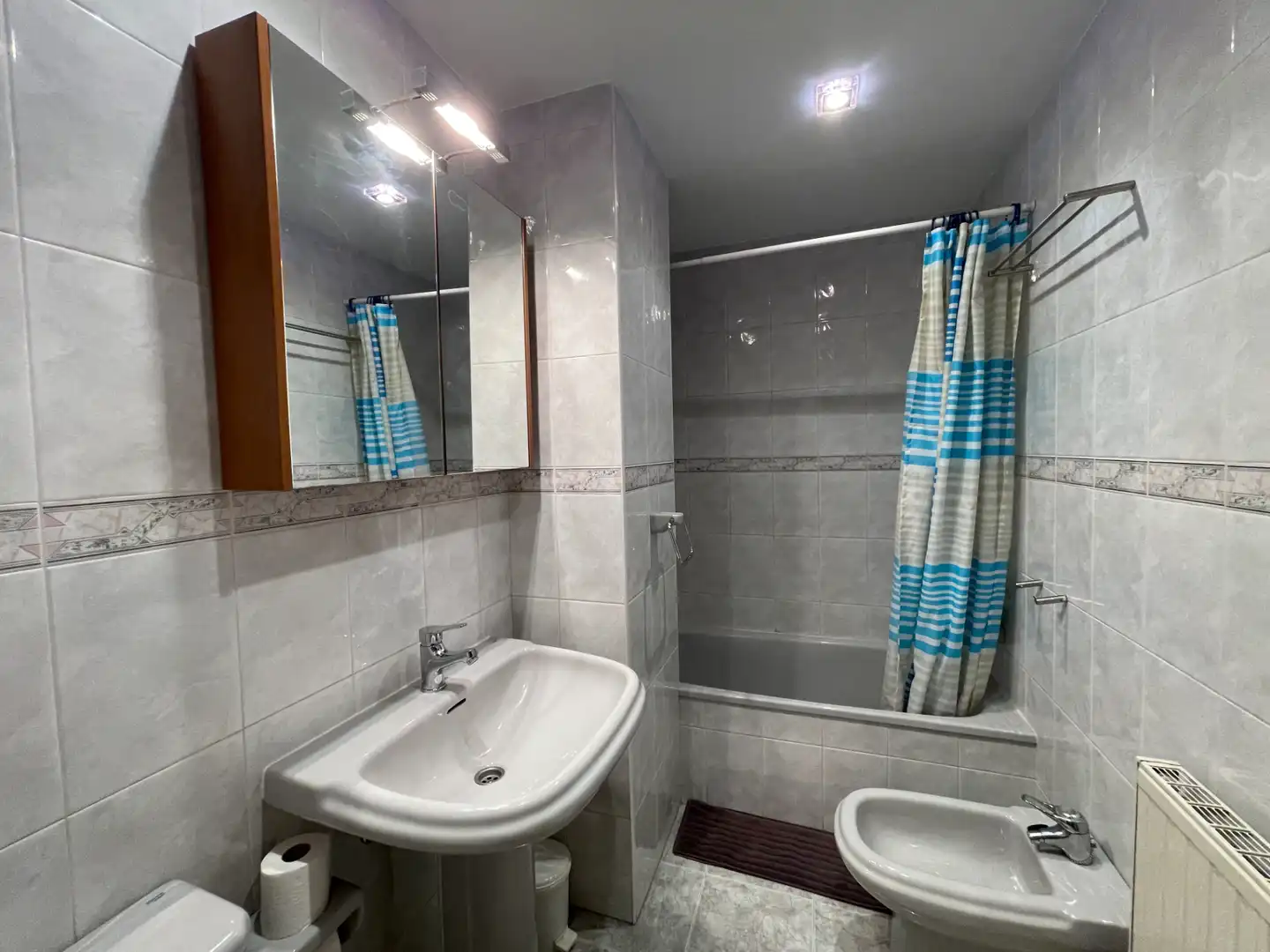 Bathroom of Apartments for sale in Gijón   with Heating, Parquet flooring and Storage room