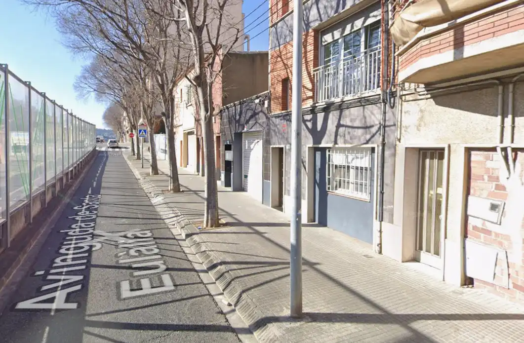 Vista exterior de Casa adosada en venta en Terrassa con Parquet, Terraza y Horno