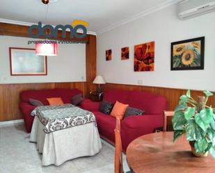 Living room of Flat to rent in  Granada Capital  with Air Conditioner, Heating and Furnished