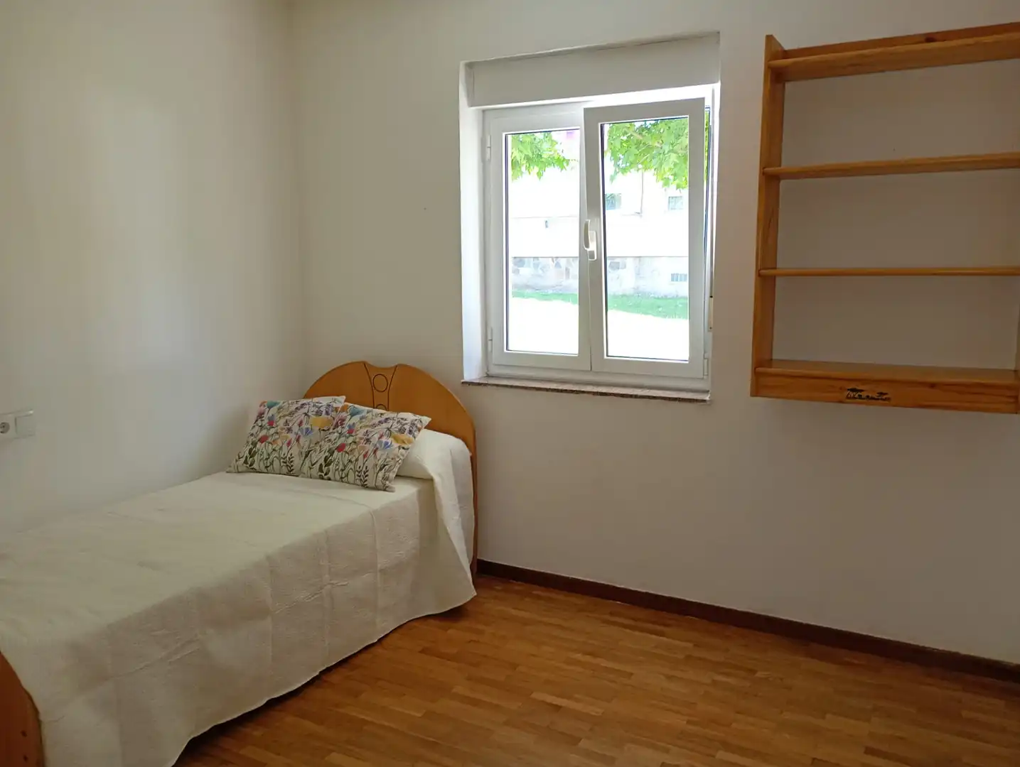 Schlafzimmer von Wohnung zum Verkauf in Gijón  mit Möbliert