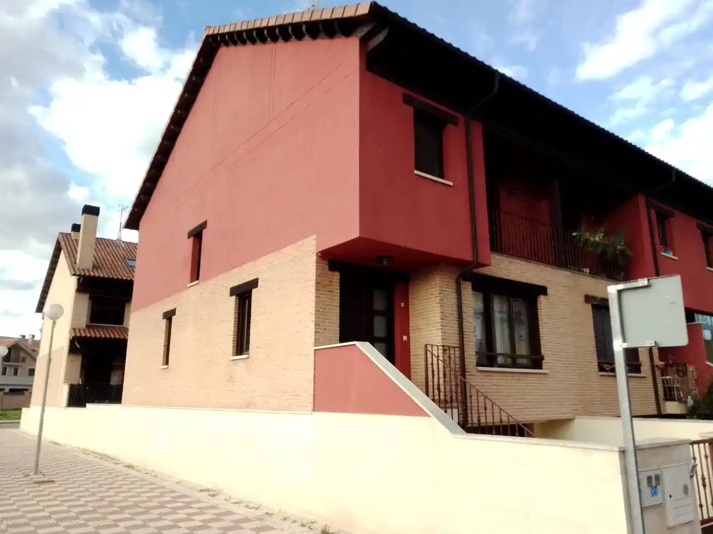Vista exterior de Casa adosada de lloguer en Villaquilambre, León