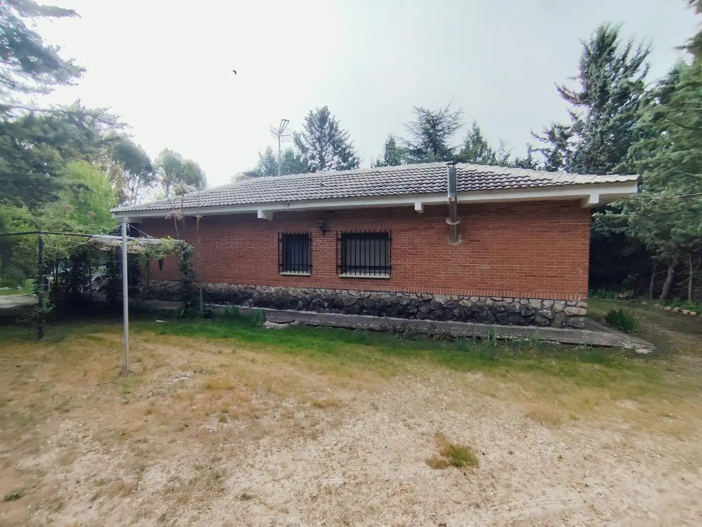 Vista exterior de Casa o xalet en venda en Hontoba amb Calefacció
