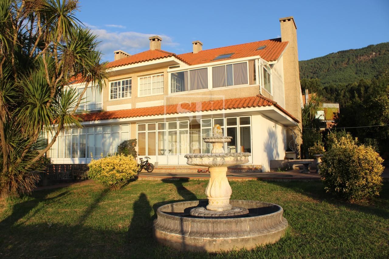 Jardín de Casa adosada en venta en Oia con Calefacción, Jardín privado y Trastero