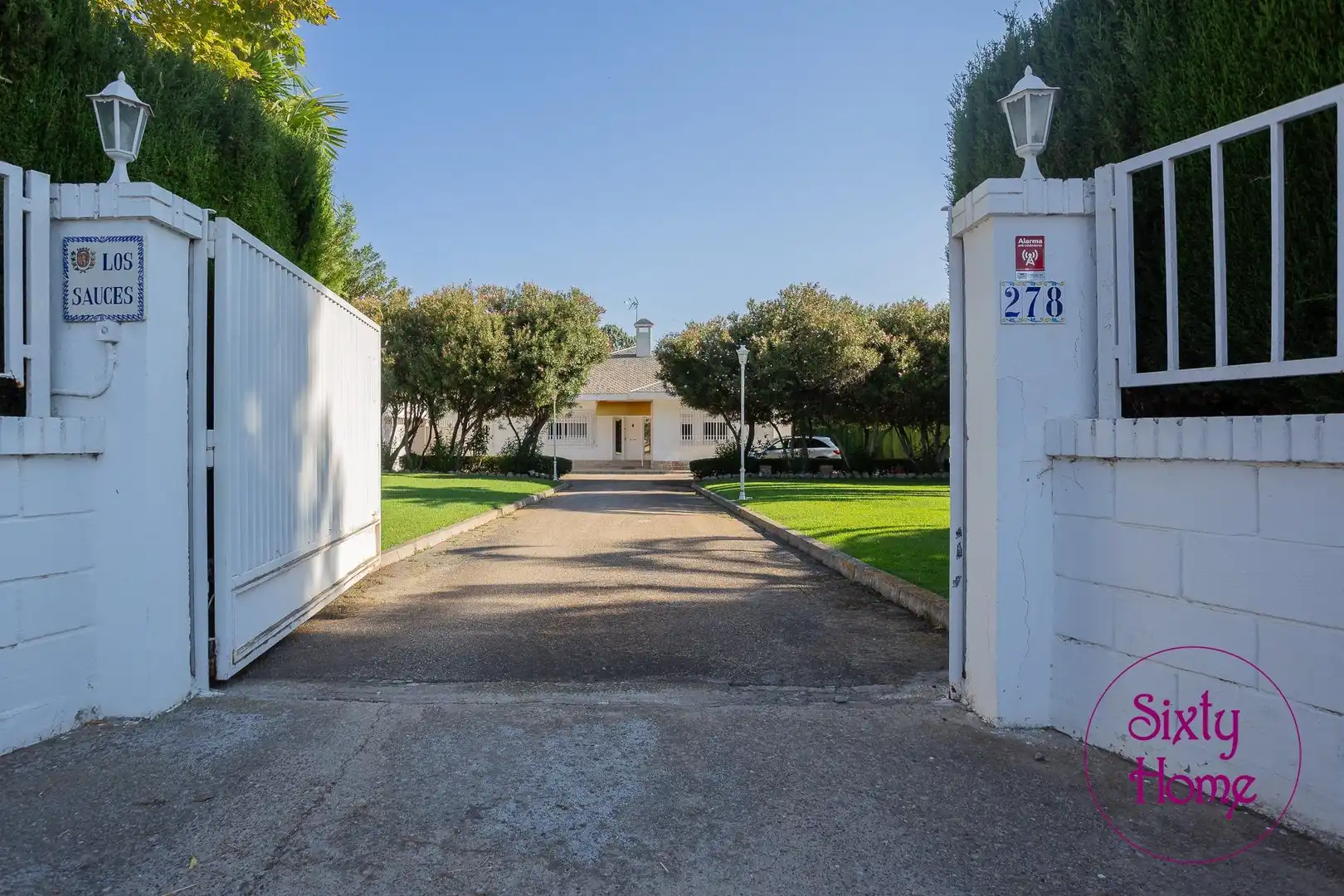 Vista exterior de Casa o xalet en venda en Zaragoza amb Aire condicionat, Calefacció i Jardí privat