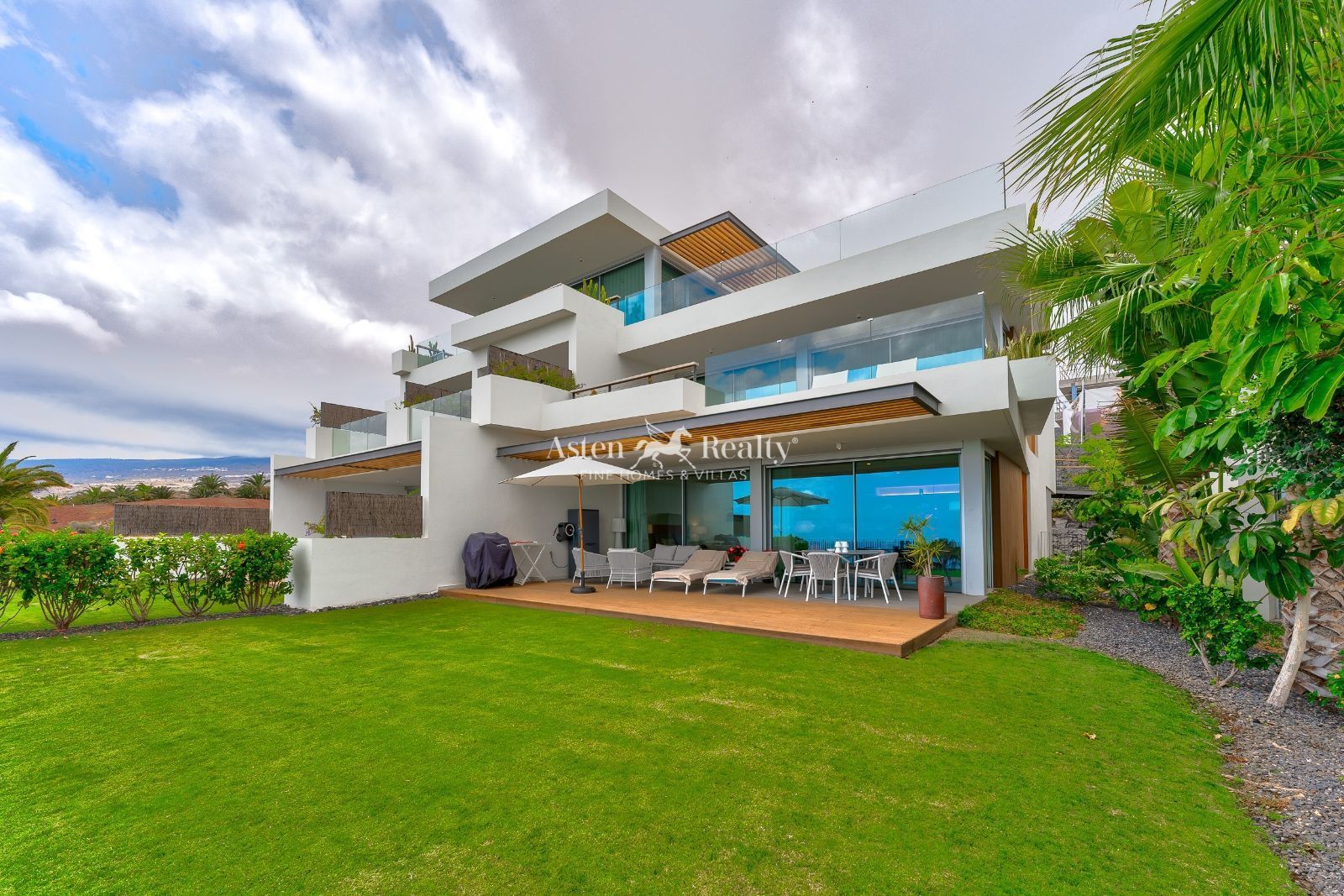 Exterior view of Apartment for sale in Guía de Isora  with Air Conditioner, Heating and Private garden