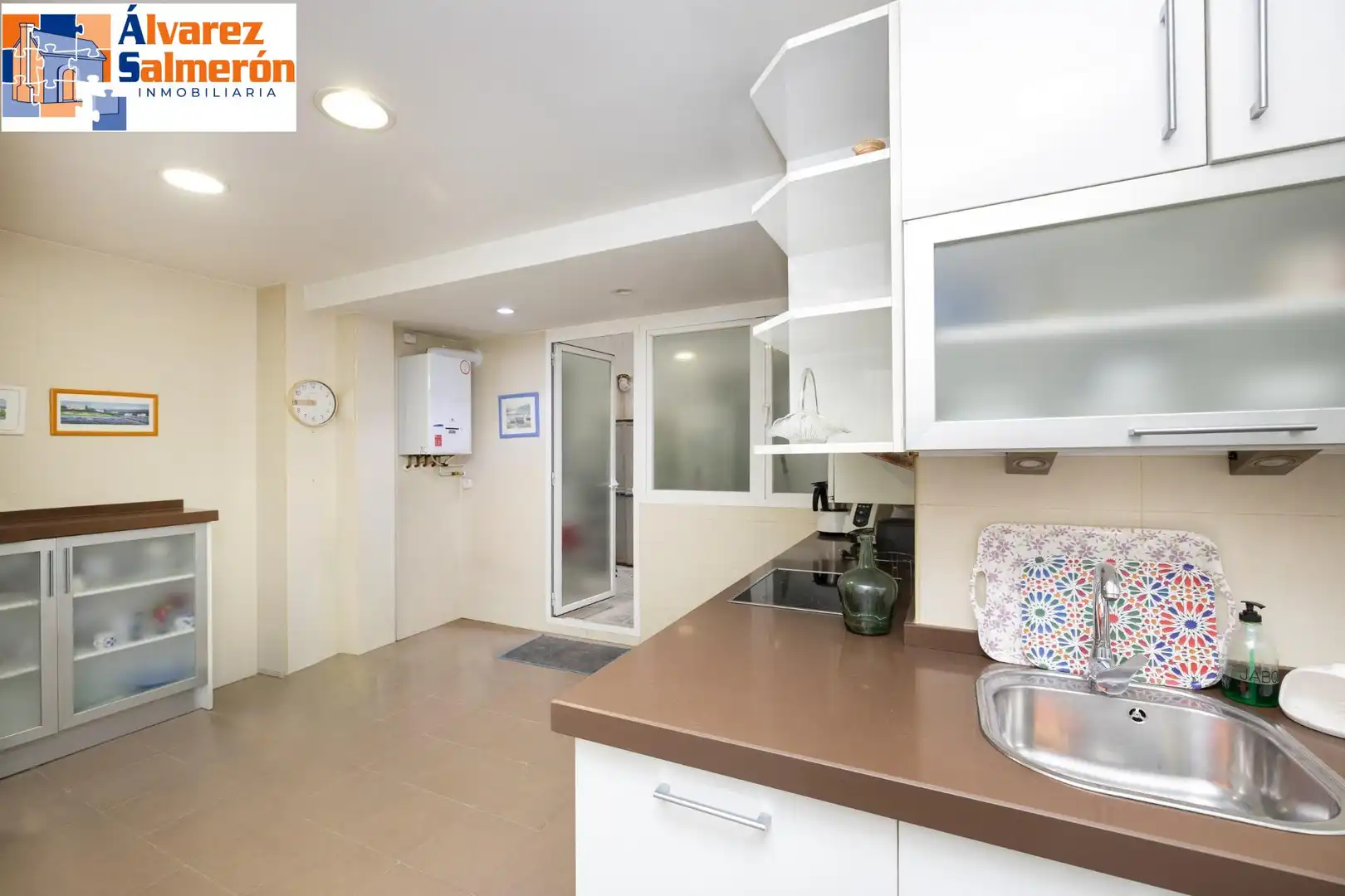 Kitchen of Flat for sale in Granada  with Air Conditioner, Heating and Parquet flooring