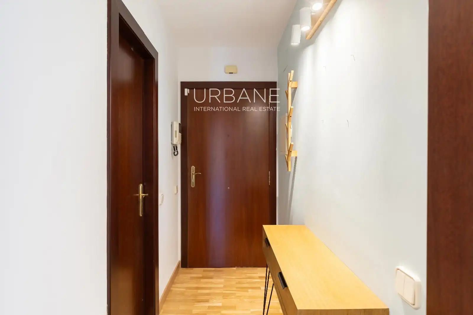 Flat for rent in Barcelona  with Air Conditioner, Terrace and Furnished